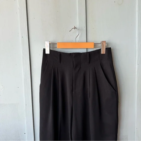 Alice + Olivia Women's Black Pleated Pants - Picture 2 of 8